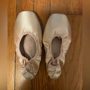 Capezio Développé Pointe Shoes